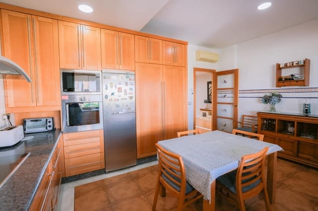 Chalet de 5 habitaciones en Don Benito en venta con piscina garaje - 650.000 € (Ref: 9990852)