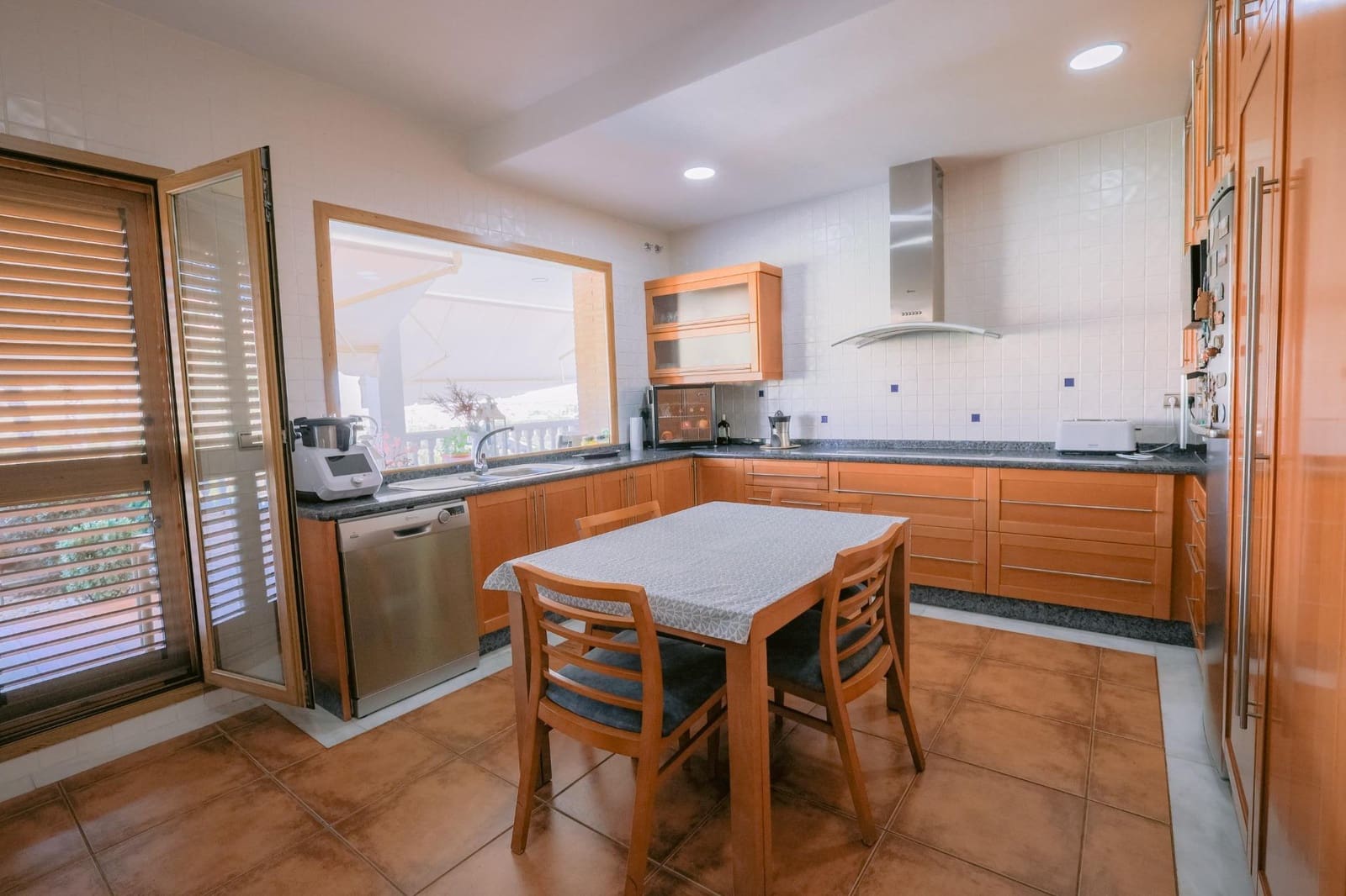 5 bedroom Villa for sale in Don Benito with pool garage - € 650,000 (Ref: 9990852)
