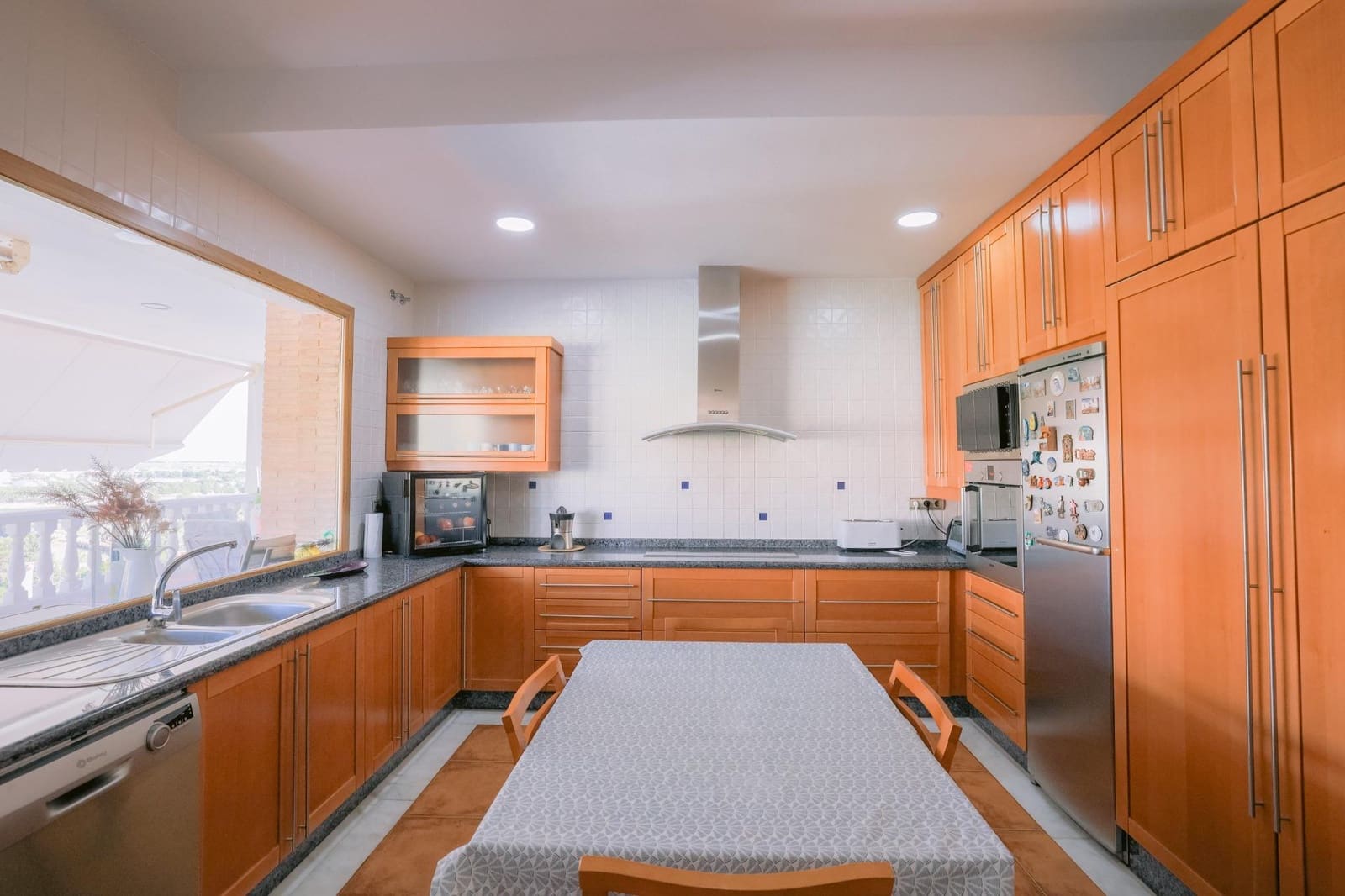 5 bedroom Villa for sale in Don Benito with pool garage - € 650,000 (Ref: 9990852)