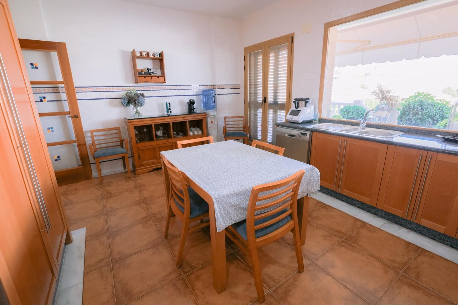 5 bedroom Villa for sale in Don Benito with pool garage - € 650,000 (Ref: 9990852)