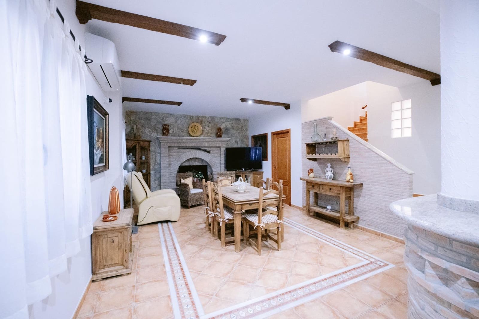 5 bedroom Villa for sale in Don Benito with pool garage - € 650,000 (Ref: 9990852)