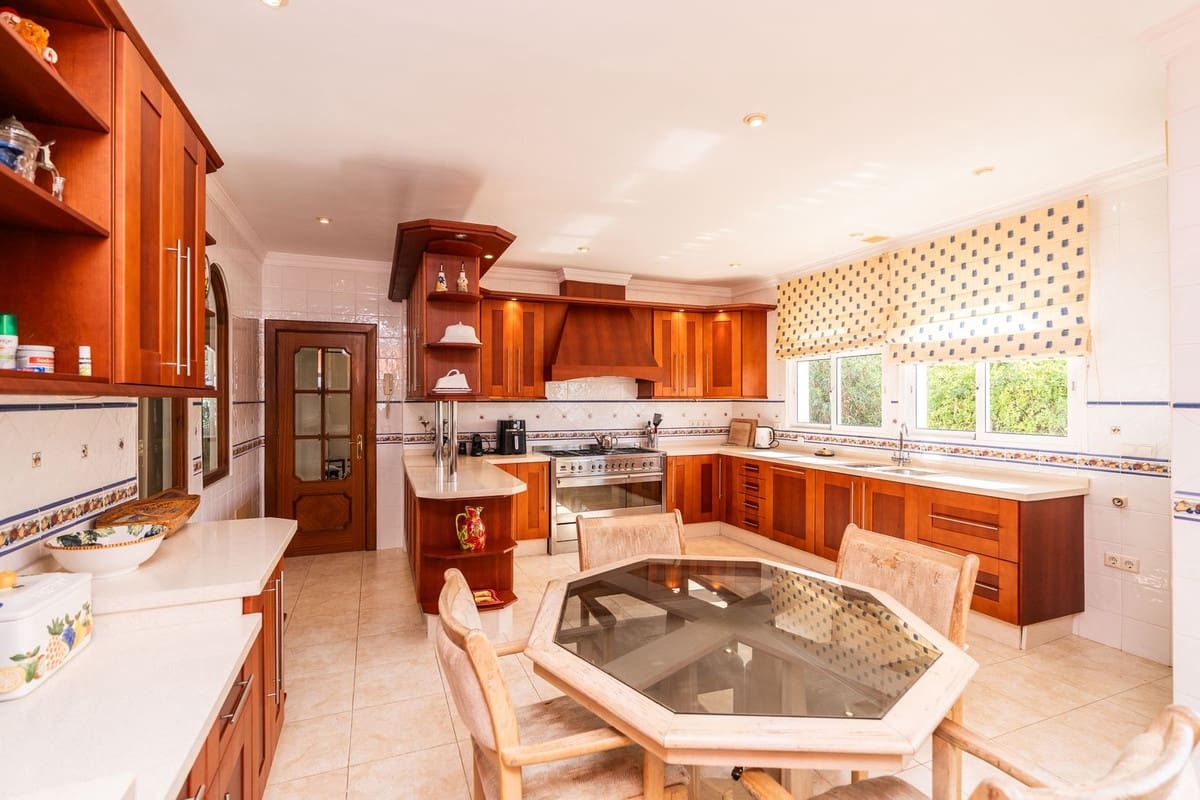 5 soveværelse Villa til salg i El Chaparral med swimmingpool garage - € 1.995.000 (Ref: 10027690)
