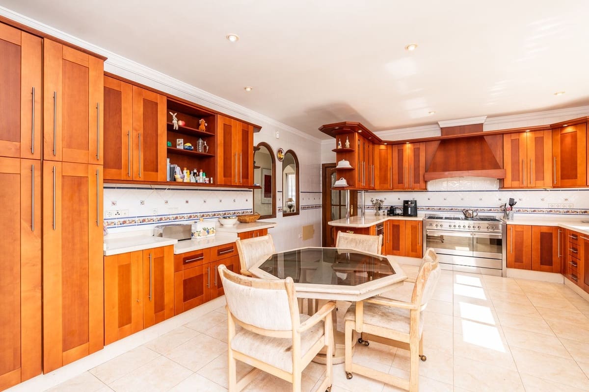 5 soveværelse Villa til salg i El Chaparral med swimmingpool garage - € 1.995.000 (Ref: 10027690)