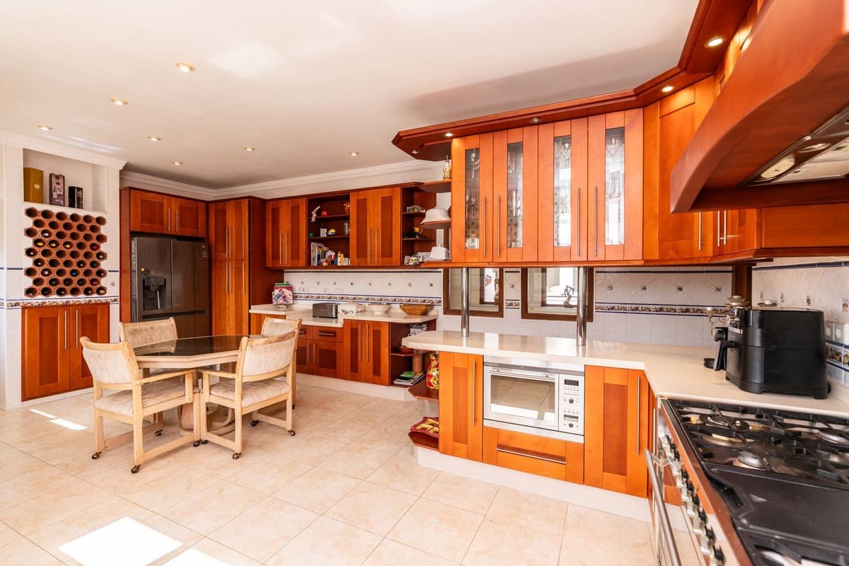 5 soveværelse Villa til salg i El Chaparral med swimmingpool garage - € 1.995.000 (Ref: 10027690)