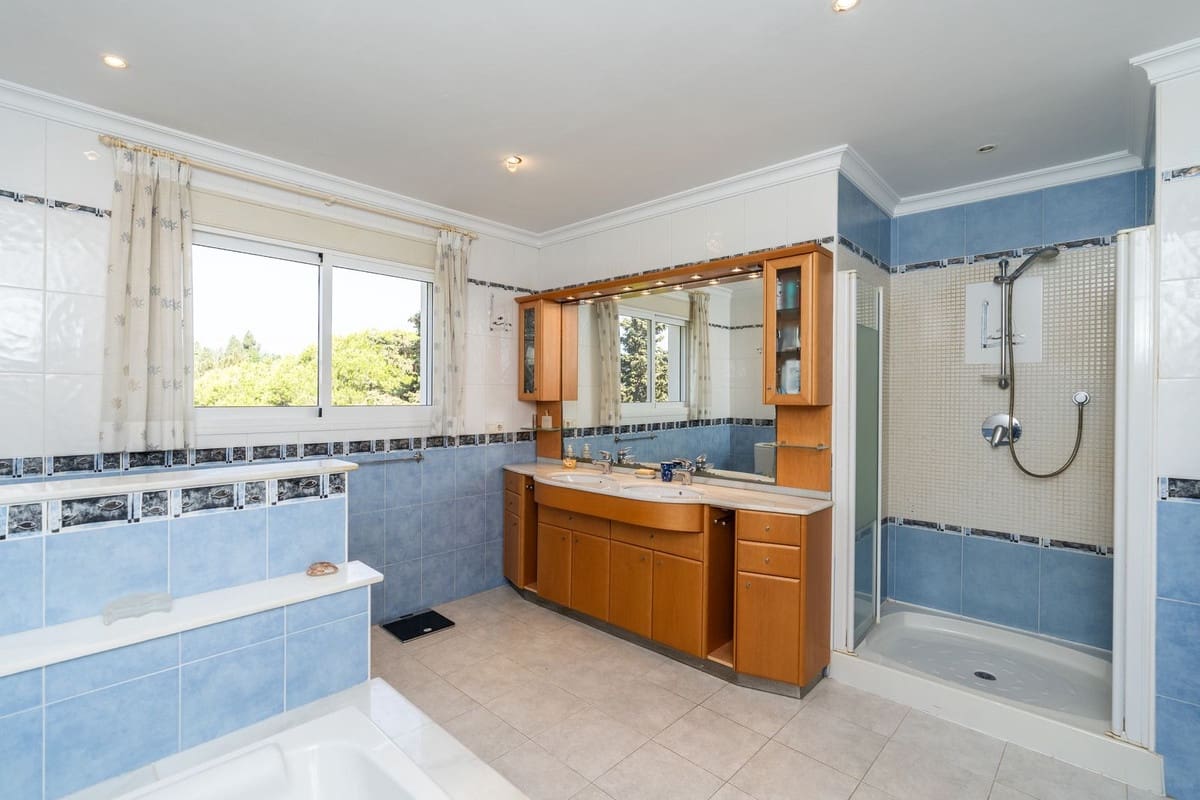 5 soveværelse Villa til salg i El Chaparral med swimmingpool garage - € 1.995.000 (Ref: 10027690)
