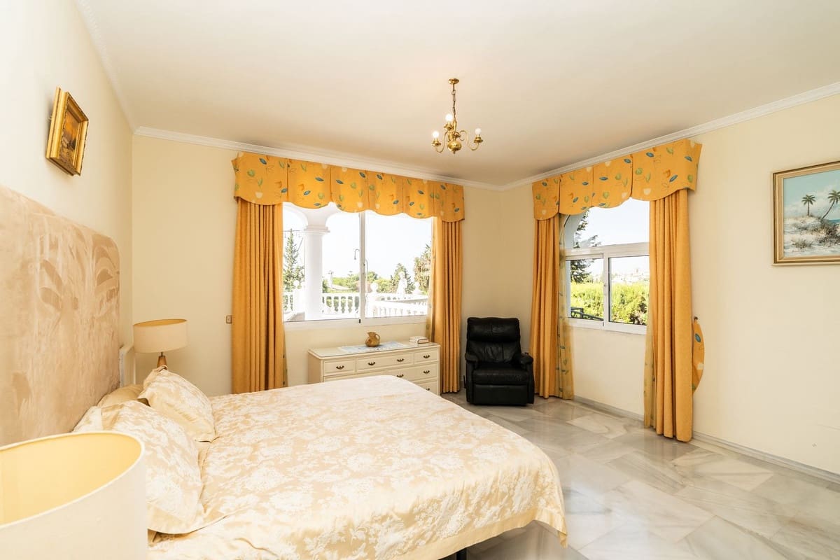 5 soveværelse Villa til salg i El Chaparral med swimmingpool garage - € 1.995.000 (Ref: 10027690)