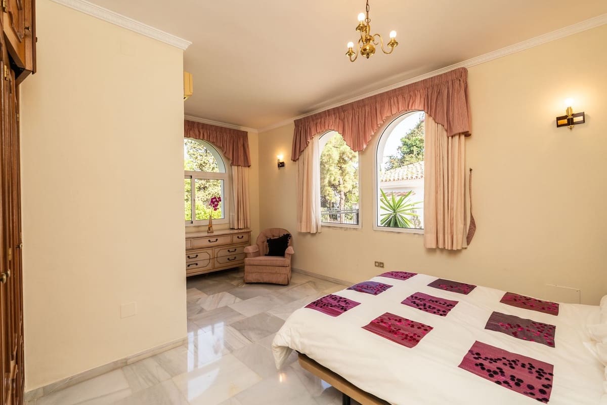 5 soveværelse Villa til salg i El Chaparral med swimmingpool garage - € 1.995.000 (Ref: 10027690)