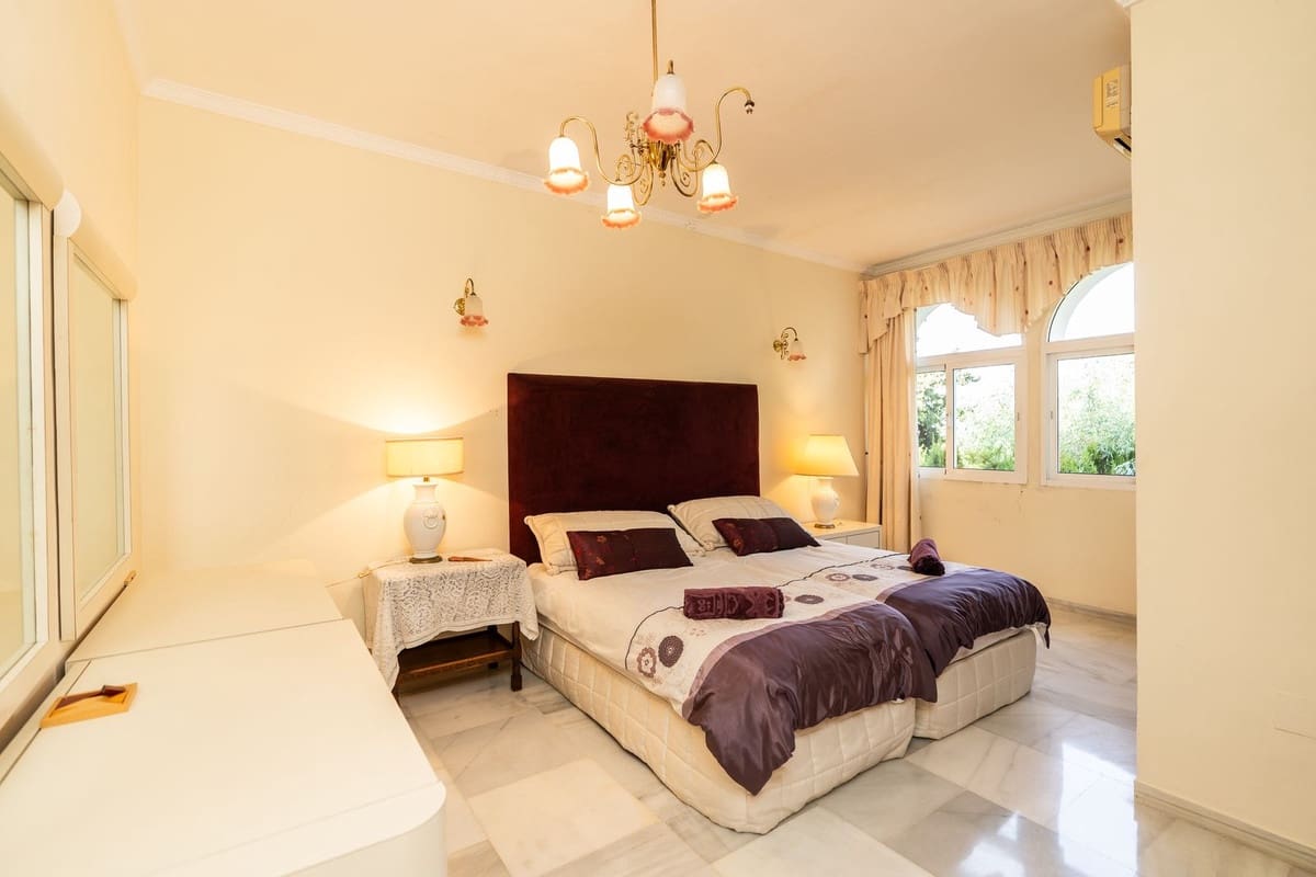 5 soveværelse Villa til salg i El Chaparral med swimmingpool garage - € 1.995.000 (Ref: 10027690)