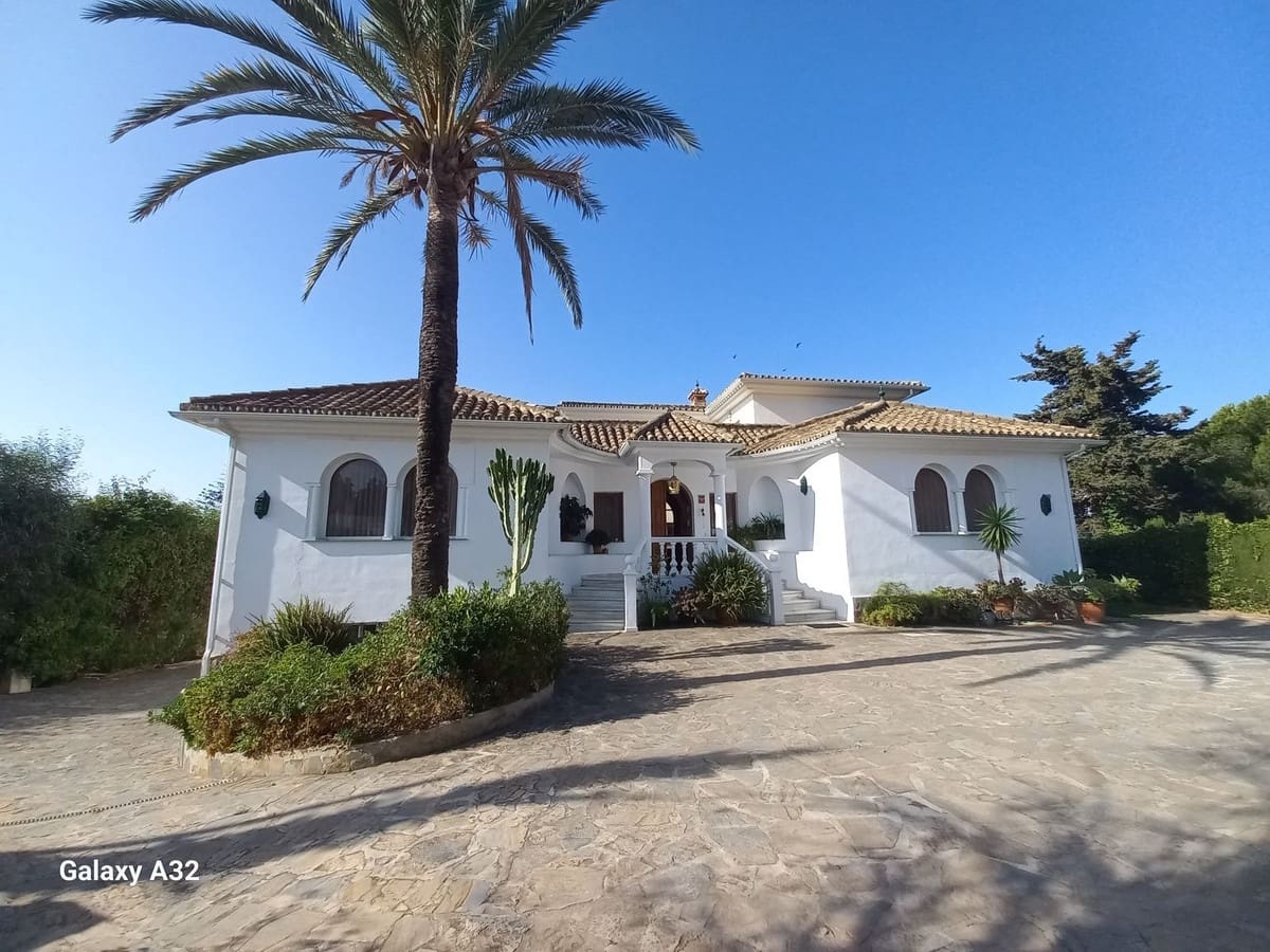 5 soveværelse Villa til salg i El Chaparral med swimmingpool garage - € 1.995.000 (Ref: 10027690)