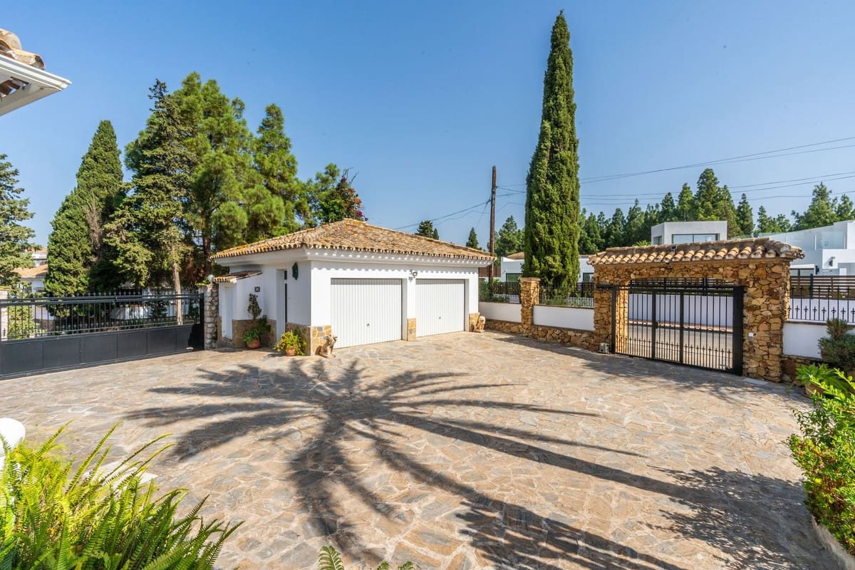5 soveværelse Villa til salg i El Chaparral med swimmingpool garage - € 1.995.000 (Ref: 10027690)