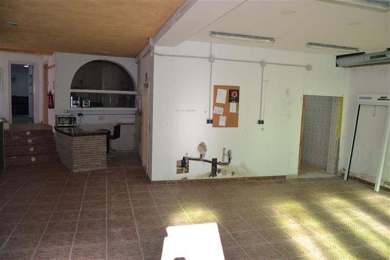 Comercial para venda em Calahonda - 290 000 € (Ref: 3764454)