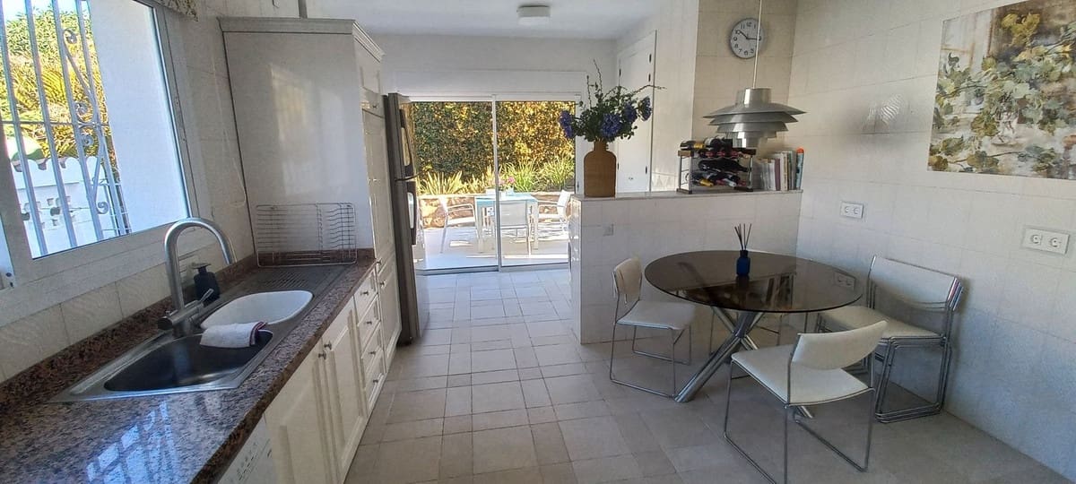   4 soveværelse   ferieVilla i El Chaparral   med   swimmingpool   - € 6.000 (Ref: 5413991)