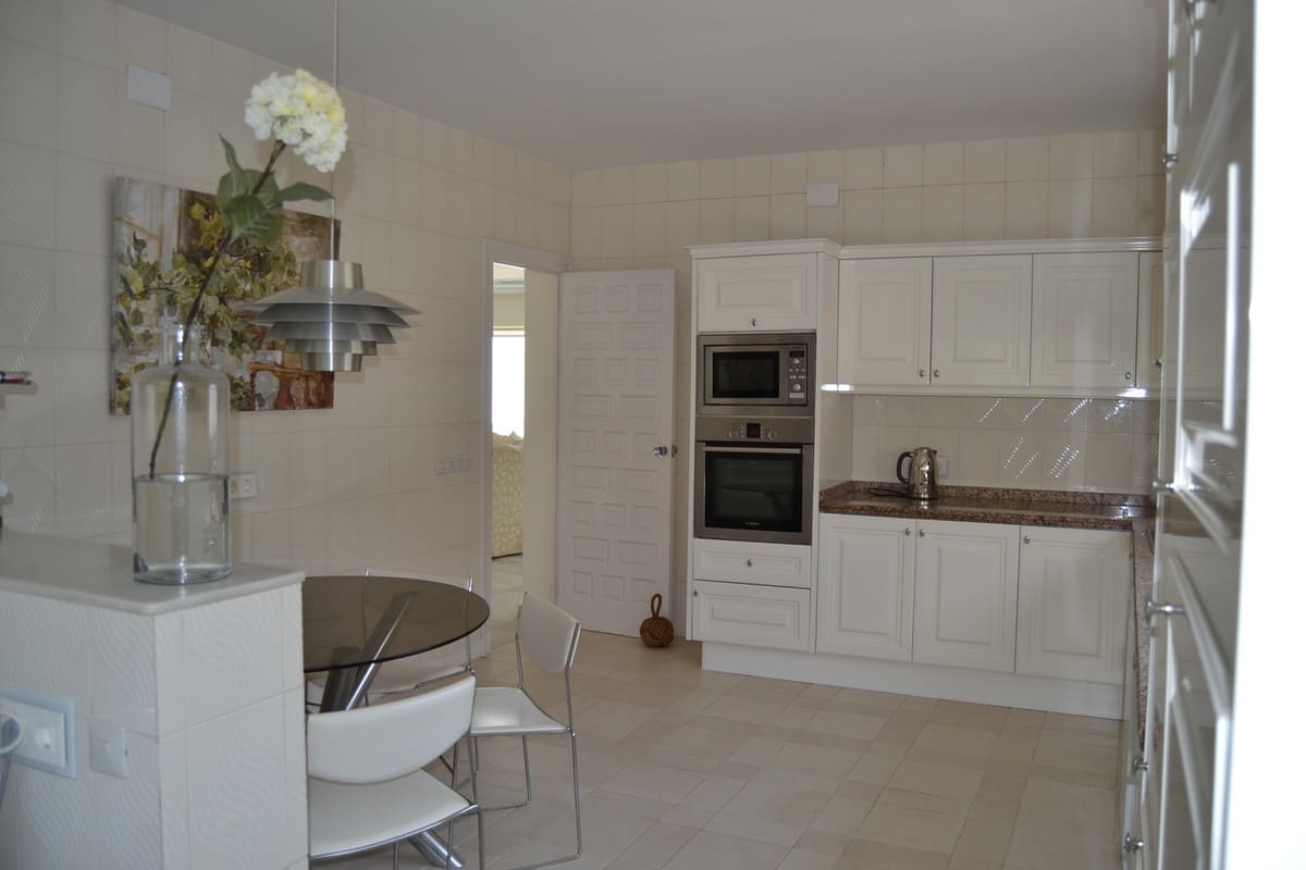   4 soveværelse   ferieVilla i El Chaparral   med   swimmingpool   - € 6.000 (Ref: 5413991)