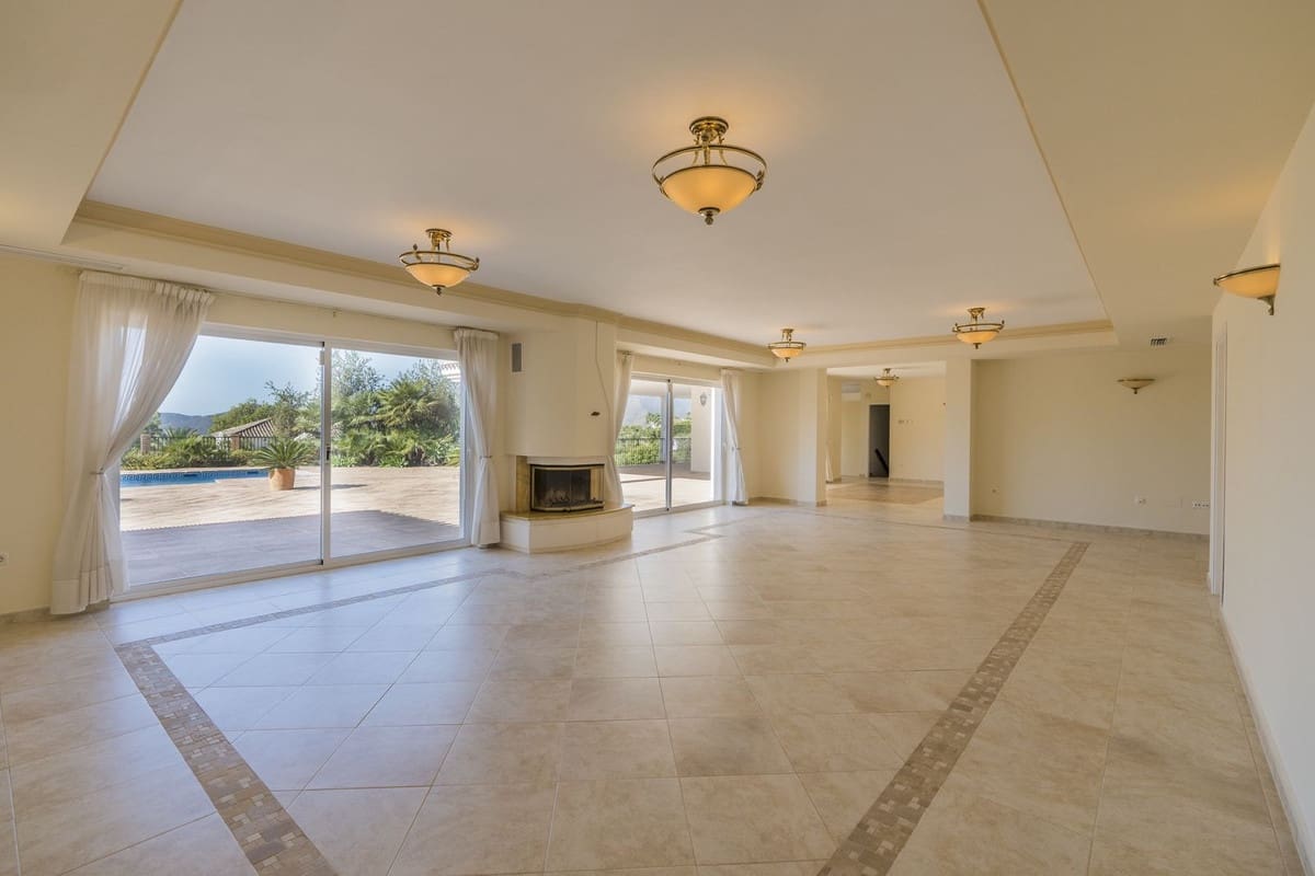 5 soverom Villa til salgs i Valtocado med svømmebasseng garasje - € 1 375 000 (Ref: 6079927)