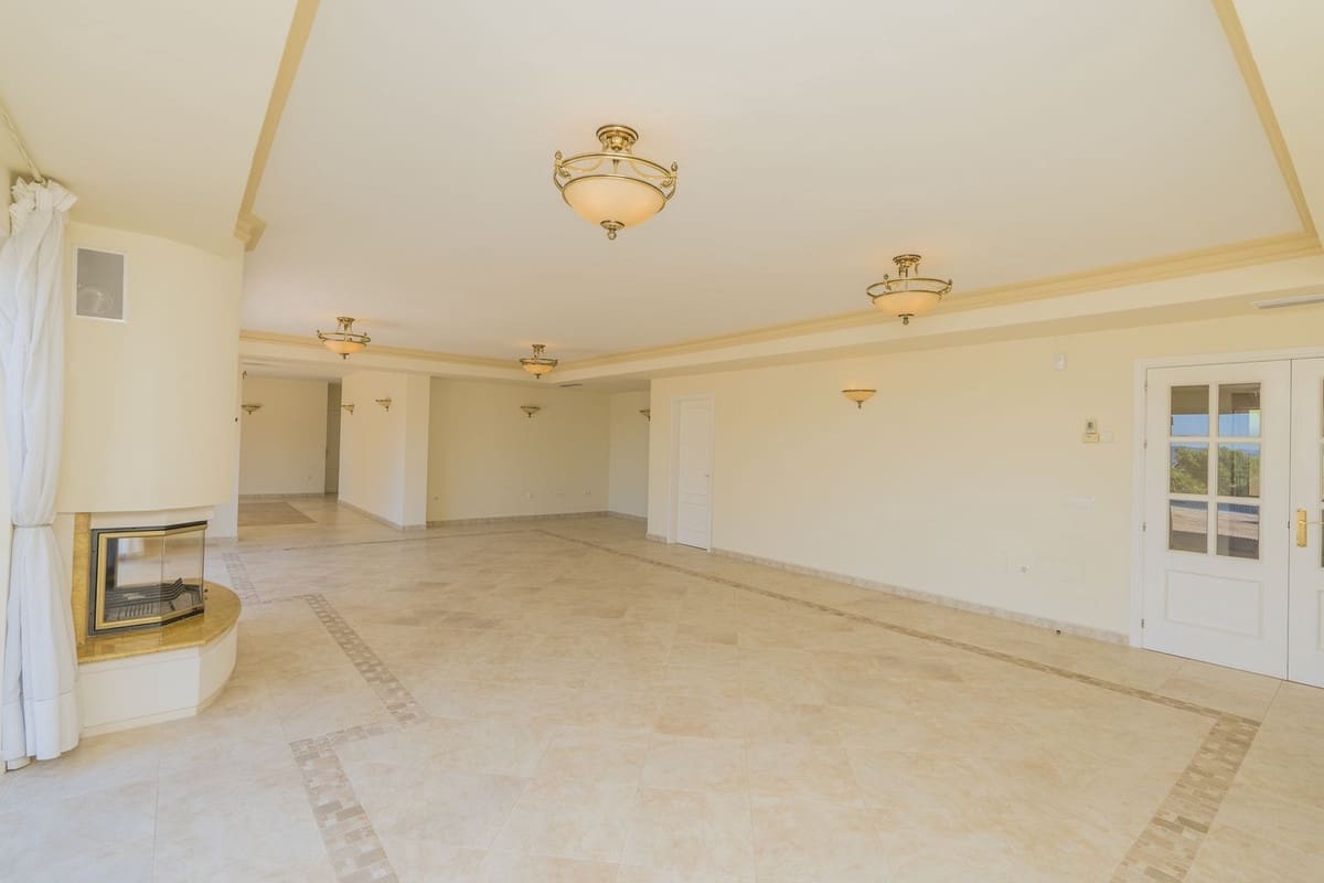 5 soverom Villa til salgs i Valtocado med svømmebasseng garasje - € 1 375 000 (Ref: 6079927)