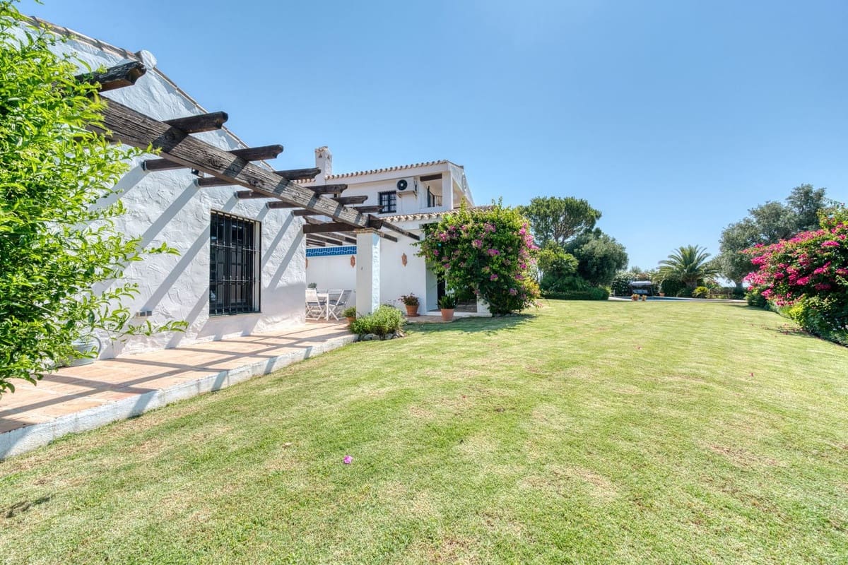 4 Zimmer Villa zu verkaufen in La Cala de Mijas mit Pool Garage - 1.650.000 € (Ref: 9109820)