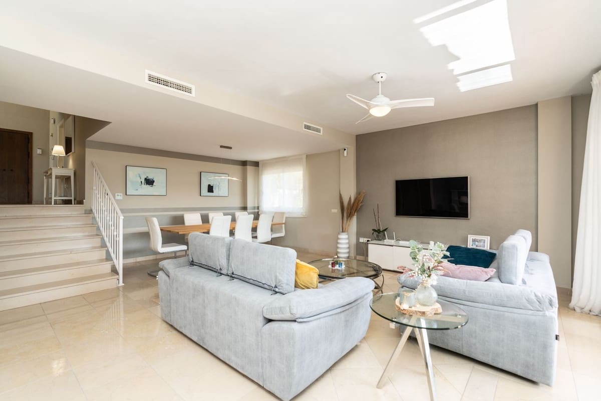 4 soverom Villa til salgs i Riviera del Sol med svømmebasseng garasje - € 995 000 (Ref: 9254421)