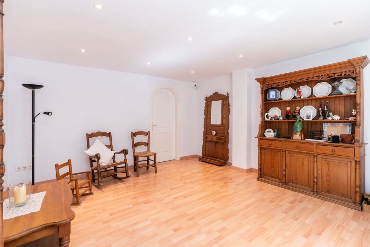 4 soverom Villa til salgs i Riviera del Sol med svømmebasseng garasje - € 995 000 (Ref: 9254421)