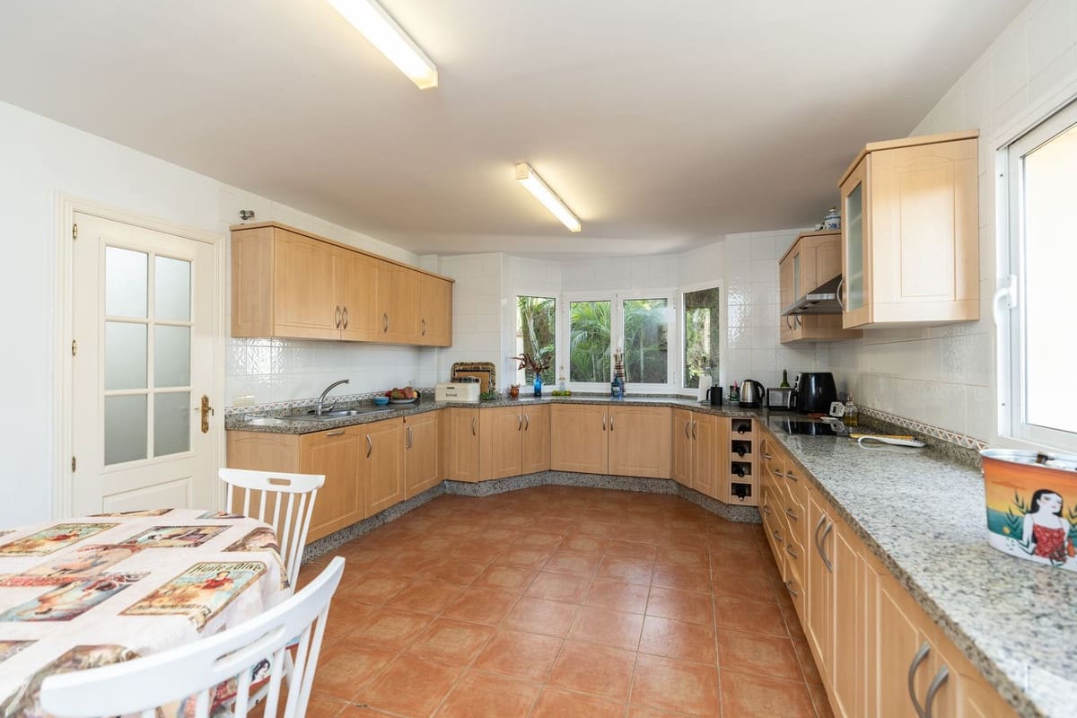 4 Zimmer Villa zu verkaufen in La Cala de Mijas mit Pool Garage - 980.000 € (Ref: 9254421)