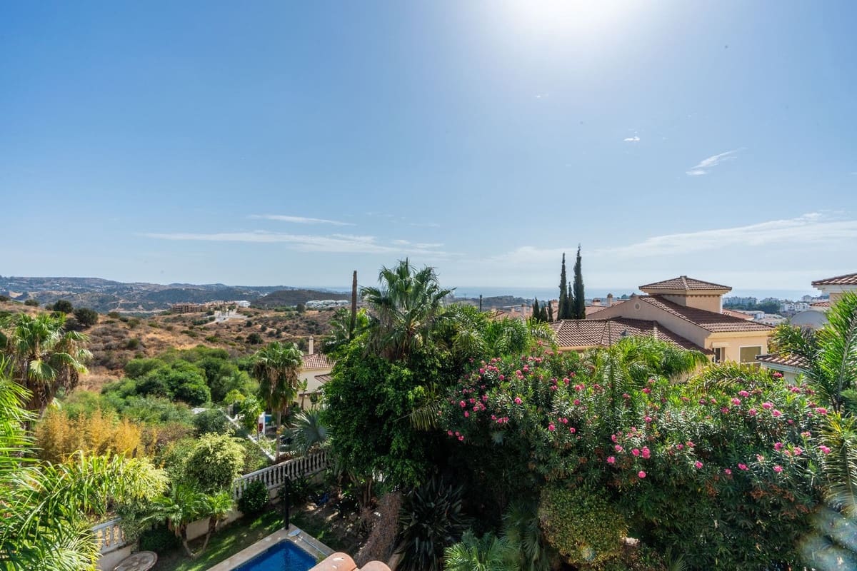 4 Zimmer Villa zu verkaufen in La Cala de Mijas mit Pool Garage - 980.000 € (Ref: 9254421)