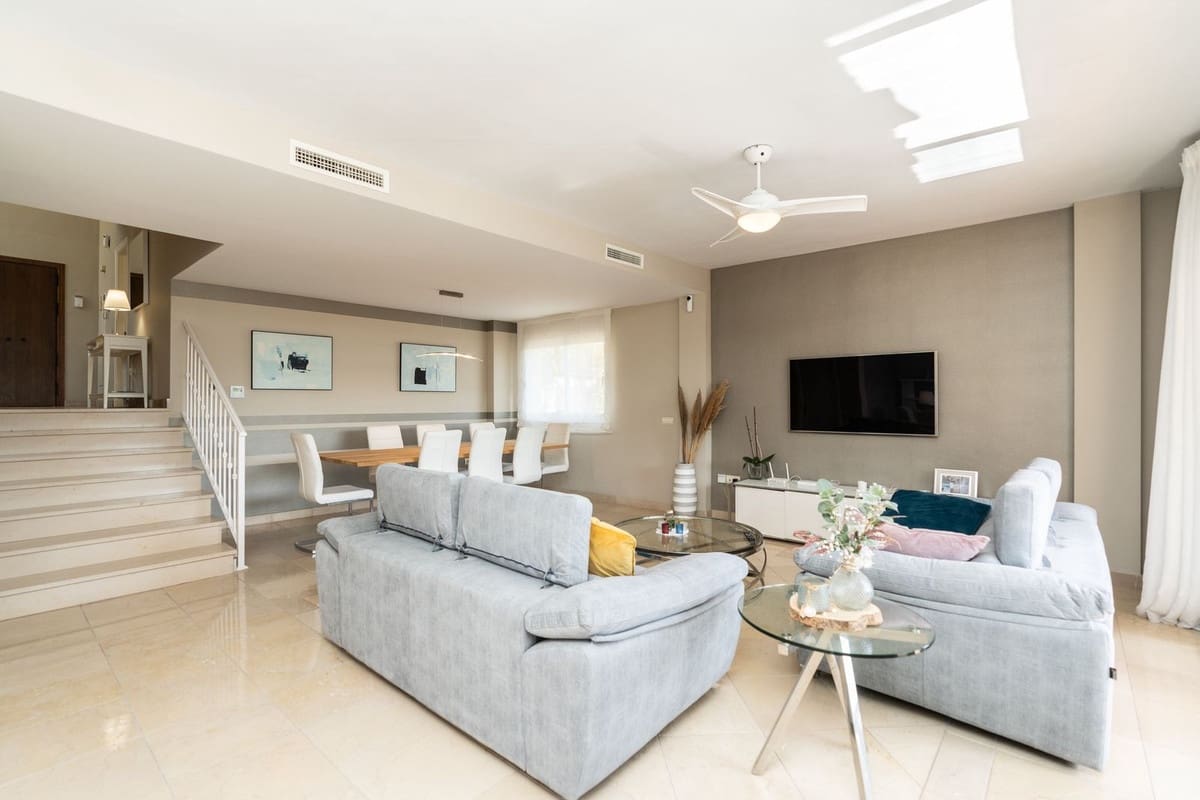 4 sovrum Villa till salu i Riviera del Sol med pool garage - 940 000 € (Ref: 9254421)