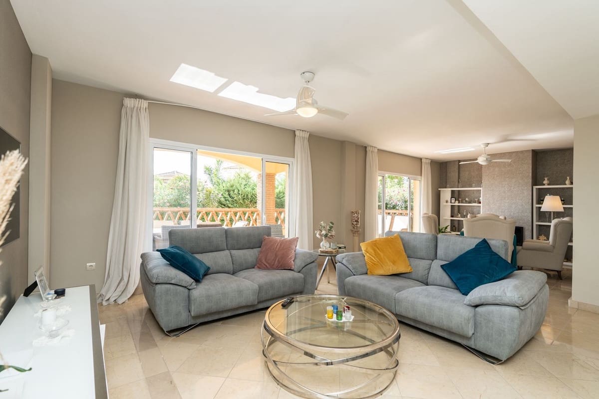 4 sovrum Villa till salu i Riviera del Sol med pool garage - 940 000 € (Ref: 9254421)