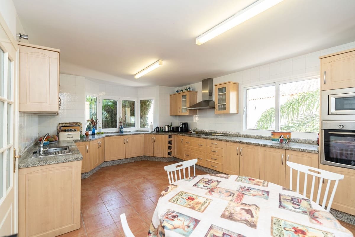 4 sovrum Villa till salu i Riviera del Sol med pool garage - 940 000 € (Ref: 9254421)