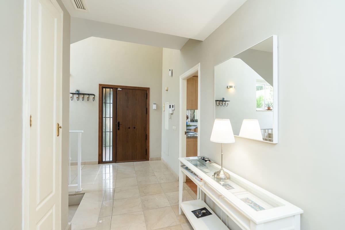 4 sovrum Villa till salu i Riviera del Sol med pool garage - 940 000 € (Ref: 9254421)