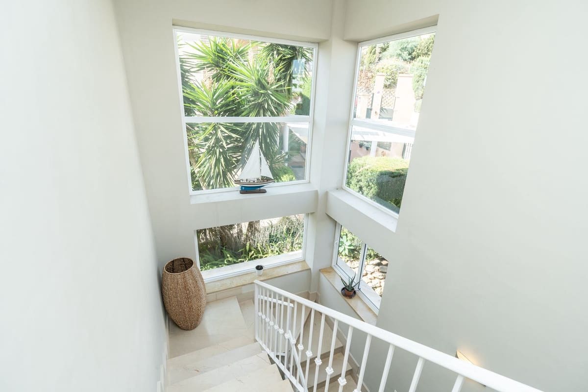 4 sovrum Villa till salu i Riviera del Sol med pool garage - 940 000 € (Ref: 9254421)