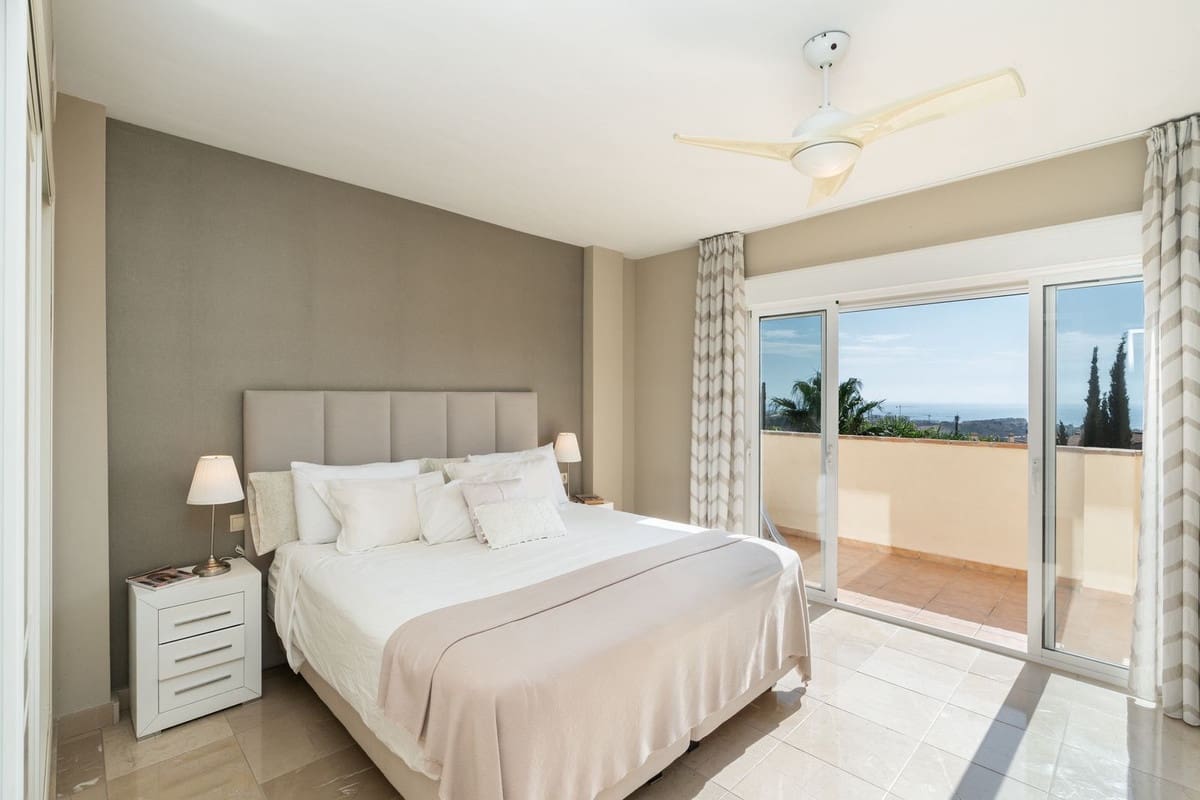 4 sovrum Villa till salu i Riviera del Sol med pool garage - 940 000 € (Ref: 9254421)