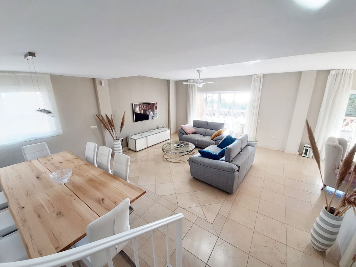 4 sovrum Villa till salu i Riviera del Sol med pool garage - 940 000 € (Ref: 9254421)