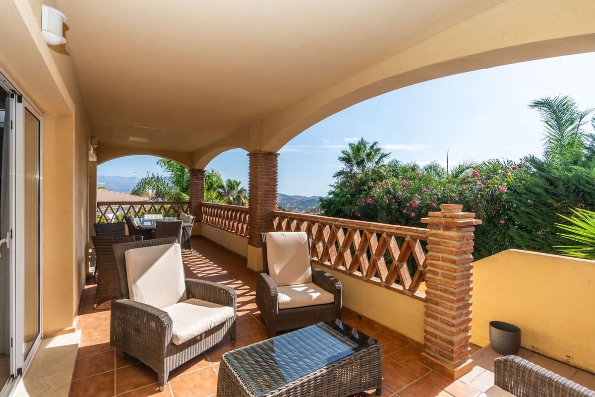 4 sovrum Villa till salu i Riviera del Sol med pool garage - 940 000 € (Ref: 9254421)