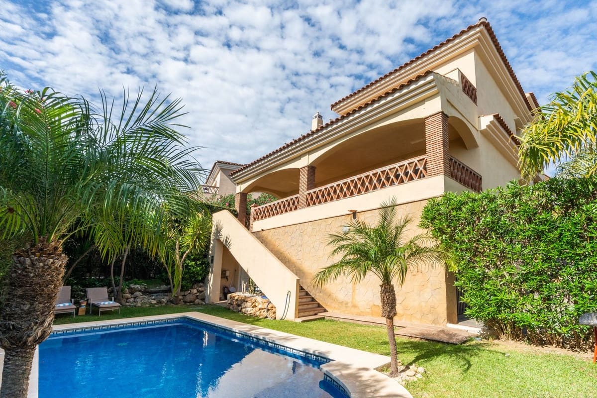 4 sovrum Villa till salu i Riviera del Sol med pool garage - 940 000 € (Ref: 9254421)