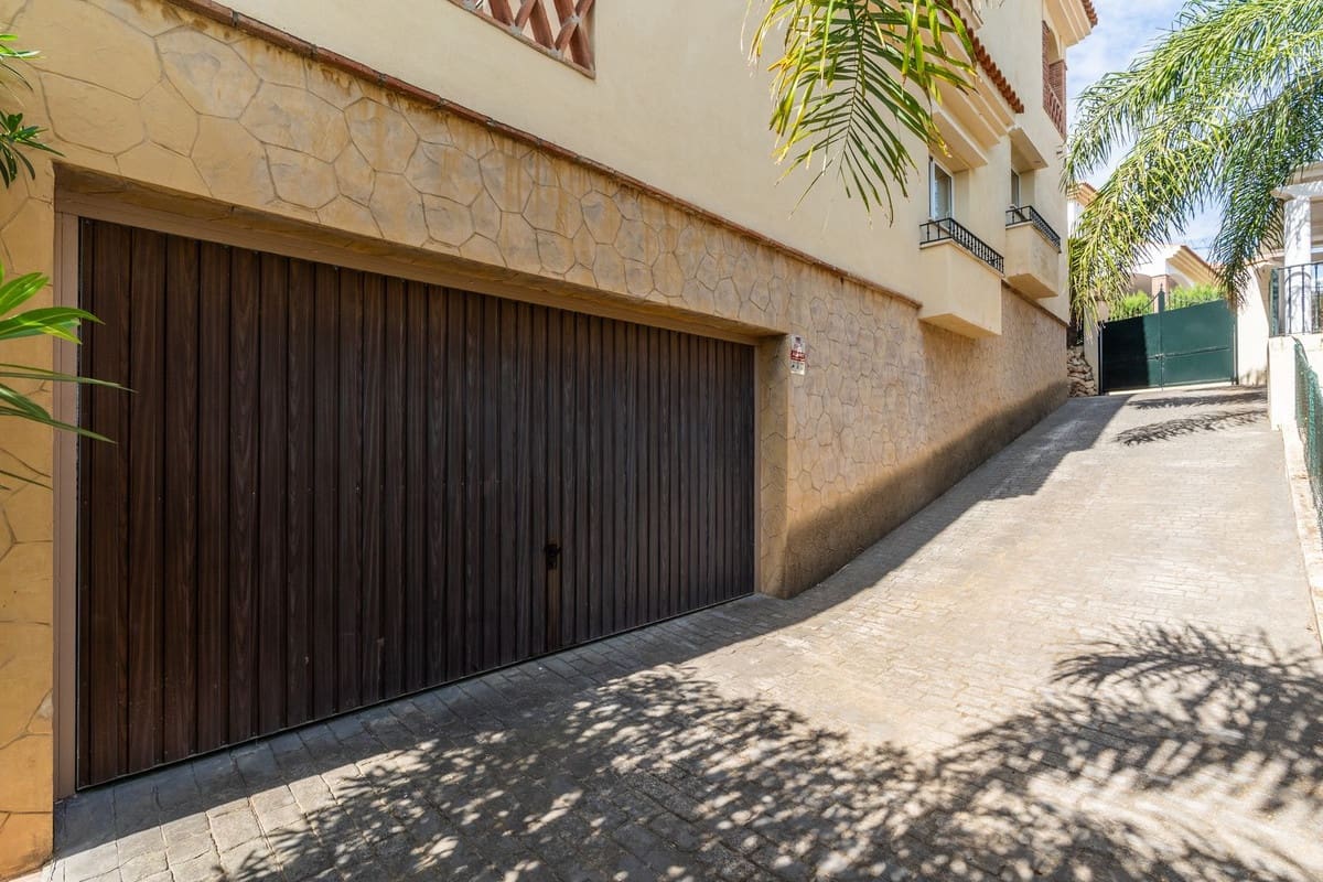 4 sovrum Villa till salu i Riviera del Sol med pool garage - 940 000 € (Ref: 9254421)