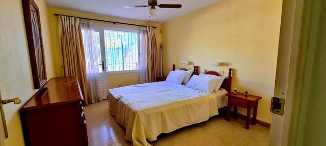 2 bedroom Townhouse for sale in Elviria, Marbella with pool garage - € 395,000 (Ref: 9428807)