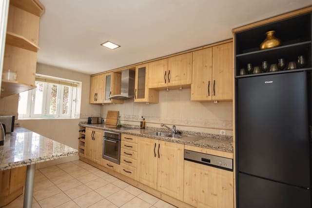 4 sypialnia Dom na sprzedaż w Riviera del Sol, Mijas z basenem garażem - 675 000 € (Ref: 9528905)