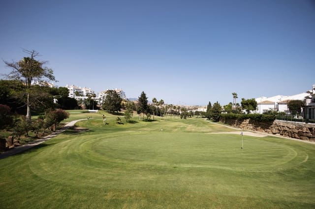 4 sypialnia Dom na sprzedaż w Riviera del Sol, Mijas z basenem garażem - 675 000 € (Ref: 9528905)