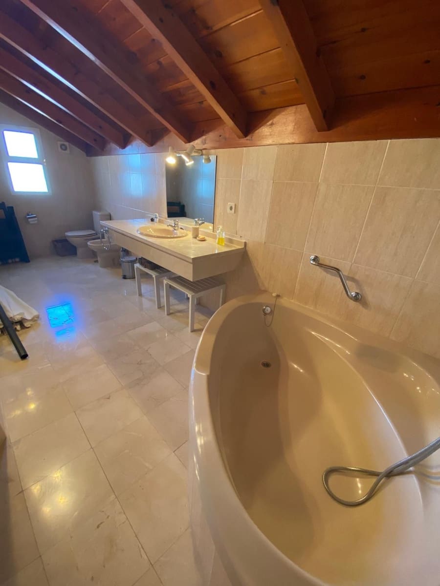 3 bedroom Apartment for sale in Carib Playa with pool garage - € 630,000 (Ref: 9872113)