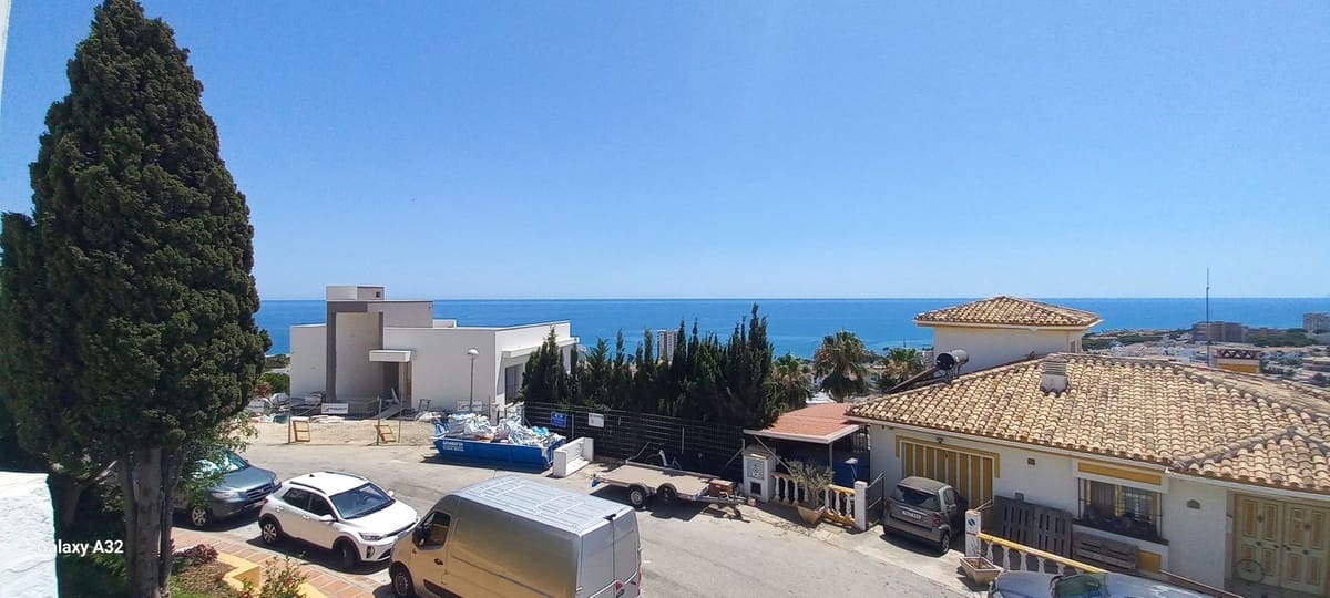 2 soverom Leilighet til salgs i Riviera del Sol med svømmebasseng garasje - € 310 000 (Ref: 9898474)