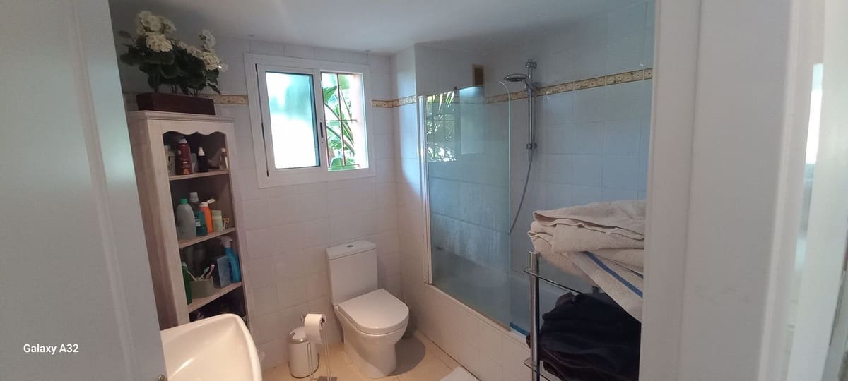 2 soveværelse Lejlighed til salg i La Reserva med swimmingpool garage - € 365.000 (Ref: 9972300)