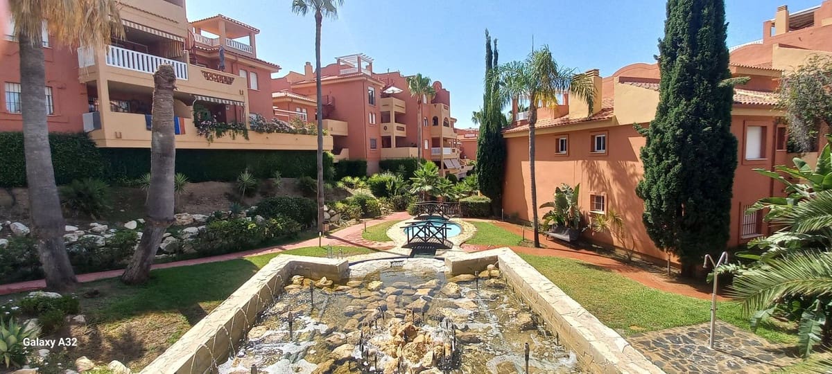2 soveværelse Lejlighed til salg i La Reserva med swimmingpool garage - € 365.000 (Ref: 9972300)
