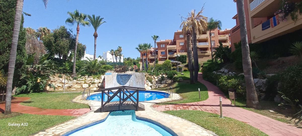 2 soveværelse Lejlighed til salg i La Reserva med swimmingpool garage - € 365.000 (Ref: 9972300)