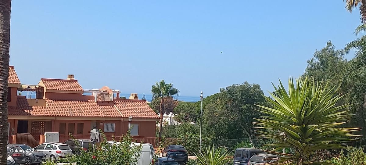 2 soveværelse Lejlighed til salg i La Reserva med swimmingpool garage - € 365.000 (Ref: 9972300)