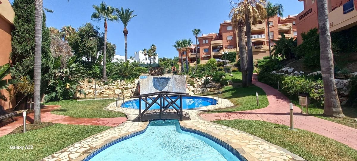 2 soveværelse Lejlighed til salg i La Reserva med swimmingpool garage - € 365.000 (Ref: 9972300)