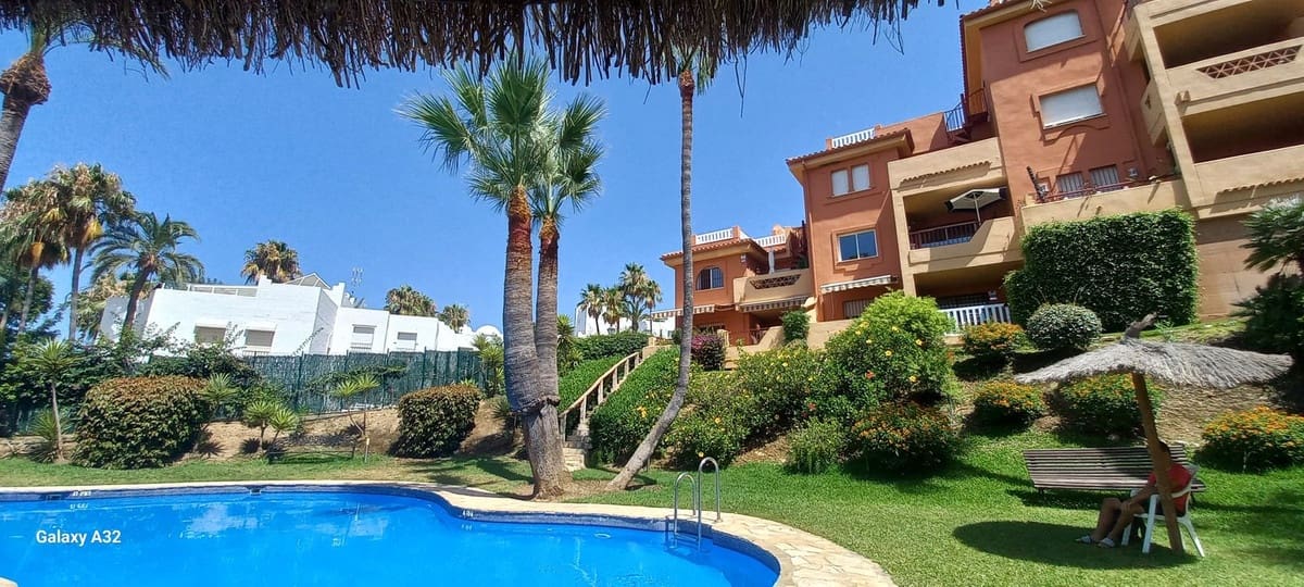 2 soveværelse Lejlighed til salg i La Reserva med swimmingpool garage - € 365.000 (Ref: 9972300)