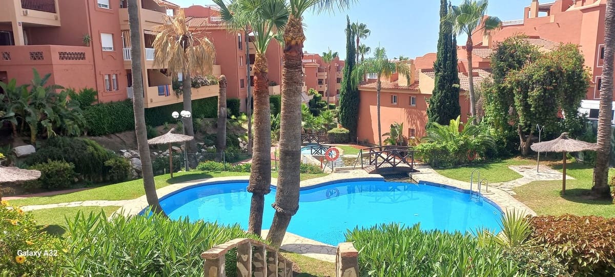 2 soveværelse Lejlighed til salg i La Reserva med swimmingpool garage - € 365.000 (Ref: 9972300)