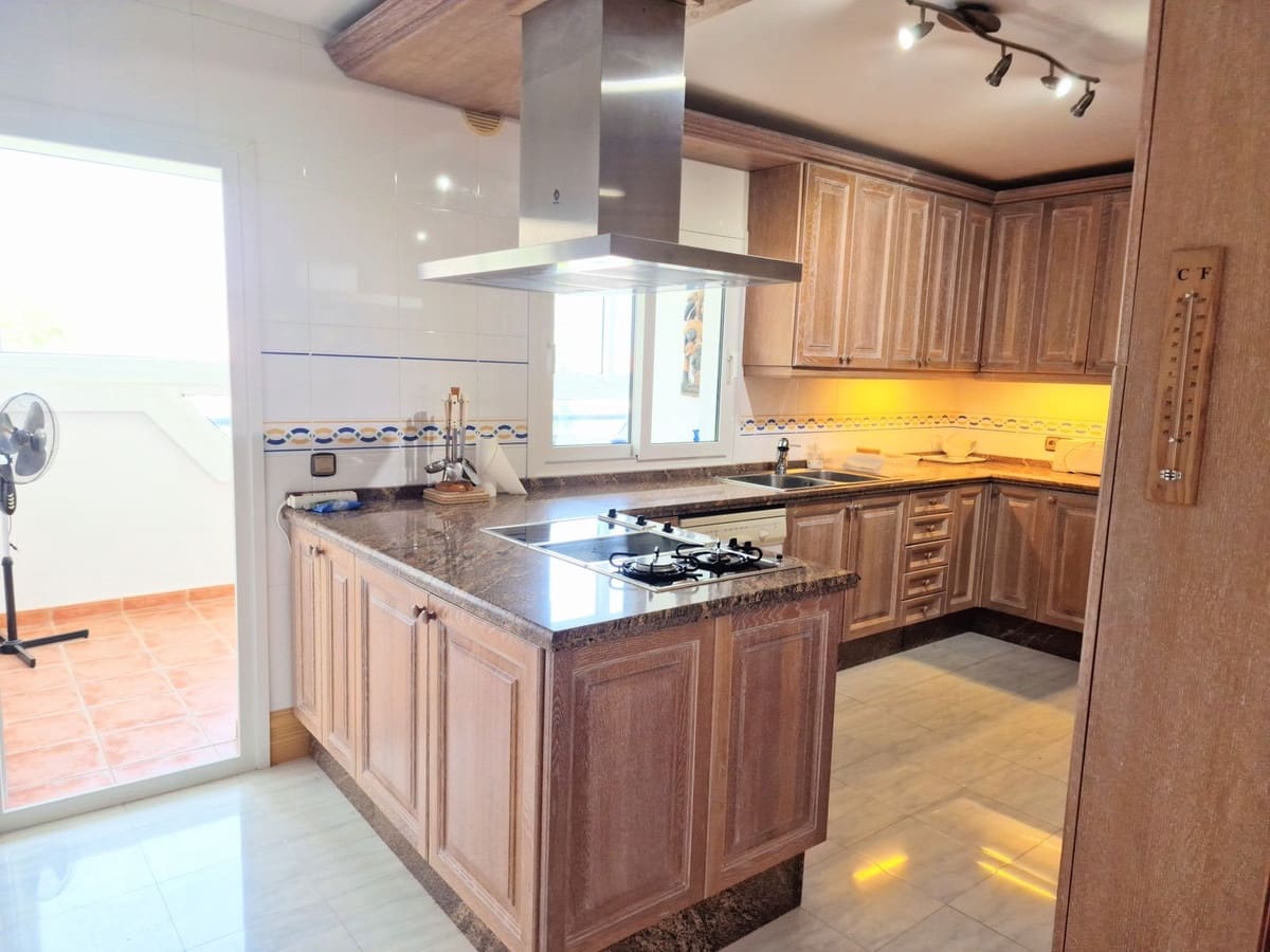 4 soverom Leilighet til salgs i Fuengirola med svømmebasseng garasje - € 849 000 (Ref: 9976165)