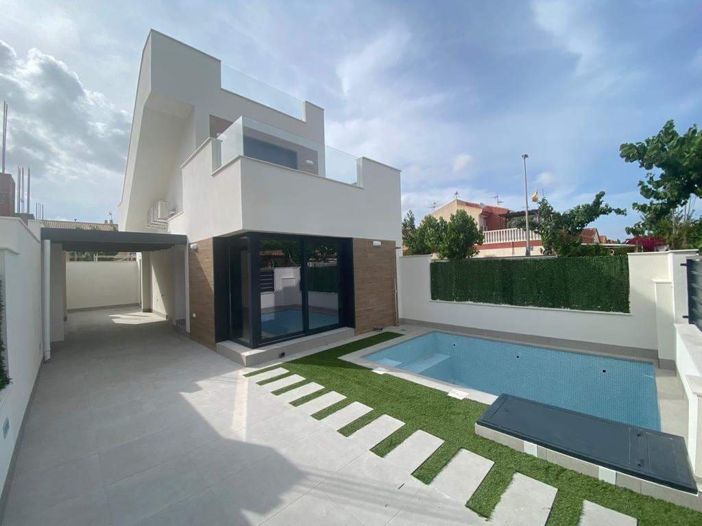 3 bedroom Villa for sale in Los Alcazares with pool garage - € 419,000 (Ref: 7680229)