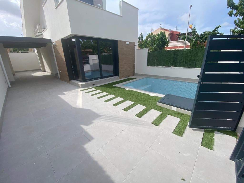 3 bedroom Villa for sale in Los Alcazares with pool garage - € 419,000 (Ref: 7680229)