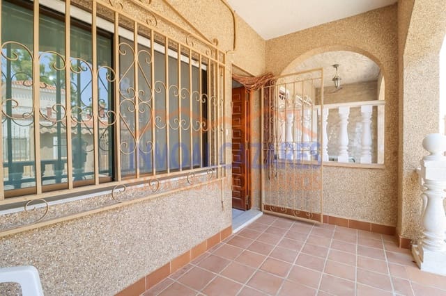 3 Zimmer Villa zu verkaufen in Los Alcázares mit Pool - 156.000 € (Ref: 9068774)